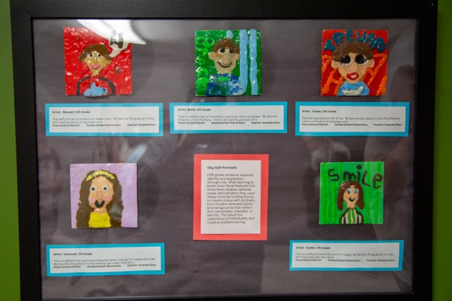 Five portaits made of clay.