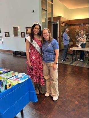 Picture of Jennifer Beech with beauty queen